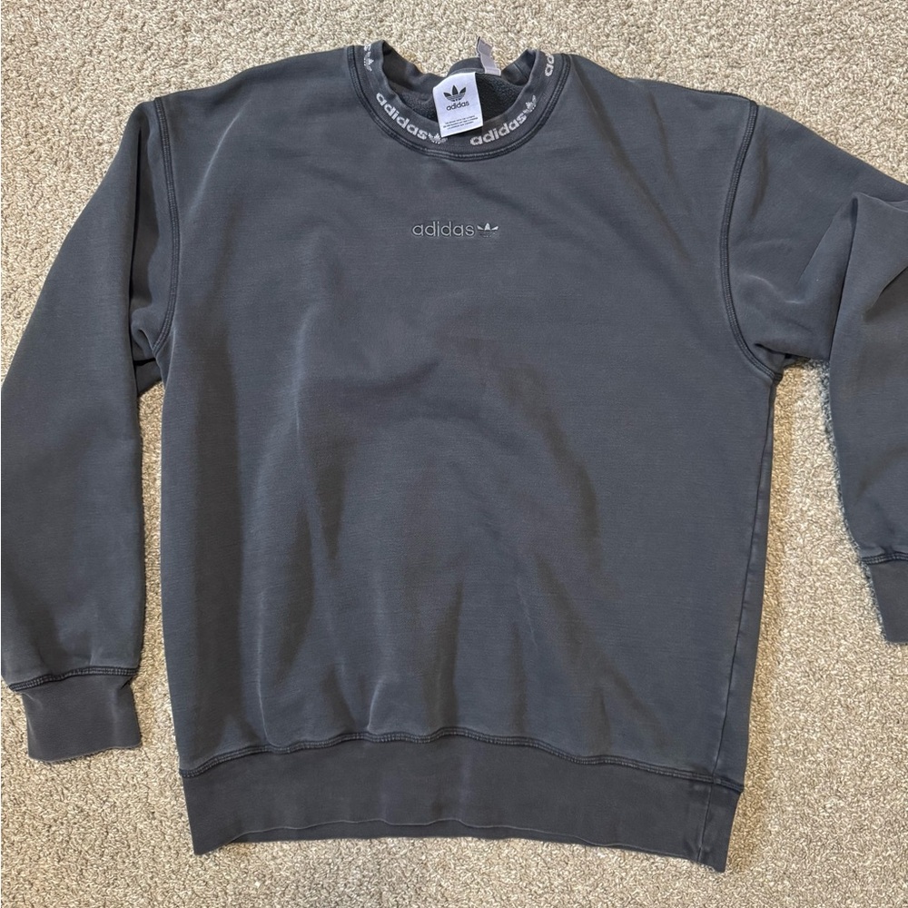 Adidas crewneck vintage style men’s M